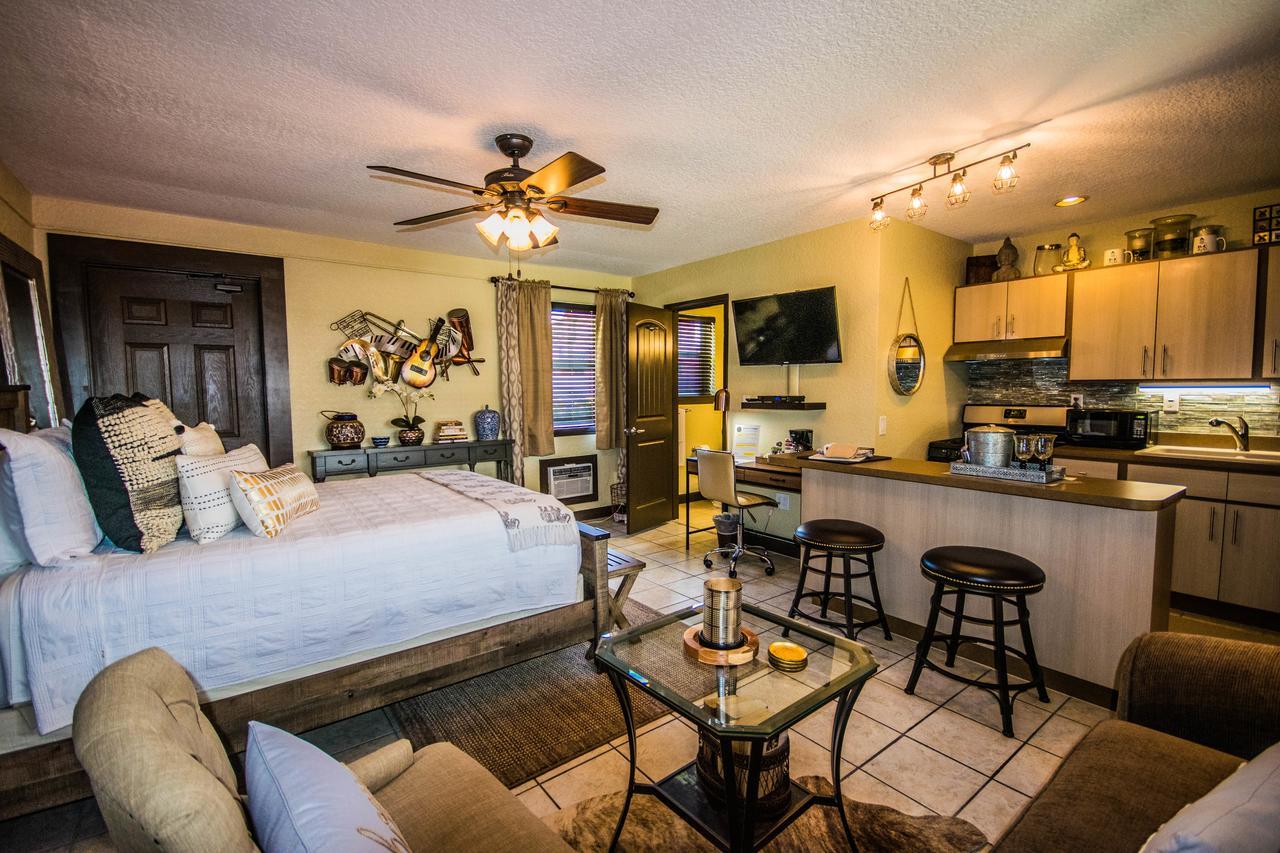 Balinese Cottages Daytona Beach Bagian luar foto